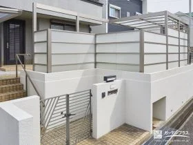 スタイリッシュな和モダンの目隠しスクリーン[施工後]