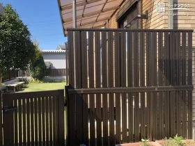 わんちゃんがお庭で遊んでも安心なフェンスと門扉