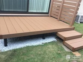 柔らかい色味のウッドデッキ[施工後]