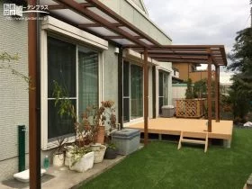 ナチュラルなテラス屋根と人工芝のお庭[施工後]