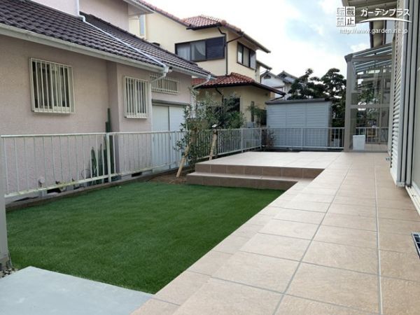 タイルデッキとサンルームでお子様も楽しめるお庭リフォーム工事 No 11834 ガーデンルームの施工例 外構工事のガーデンプラス