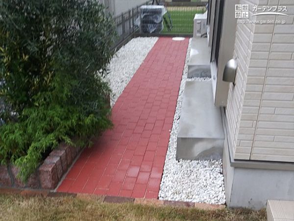 レンガカラーのインターロッキングテラスが美しい主庭工事 No テラスまわりの施工例 外構工事のガーデンプラス