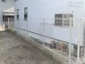 境界には通気性の良いメッシュフェンスを施工