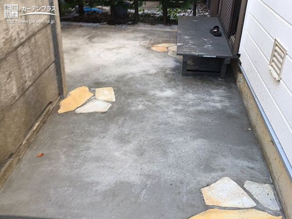 洗濯物も干せるテラスやアプローチの土間コンクリート舗装工事 No 11968 雑草対策 防犯砂利の施工例 外構工事のガーデンプラス