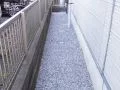 草むしりの手間を省く犬走り