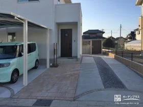 予備駐車スペースとアプローチ[施工後]