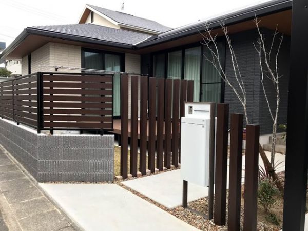 平屋の家に調和する落ち着きと安心感のある新築外構工事 No 新築外構一式の施工例 外構工事のガーデンプラス
