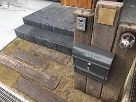 ヴィテージ間のあるコンクリート製枕木を使った門まわり[施工後]