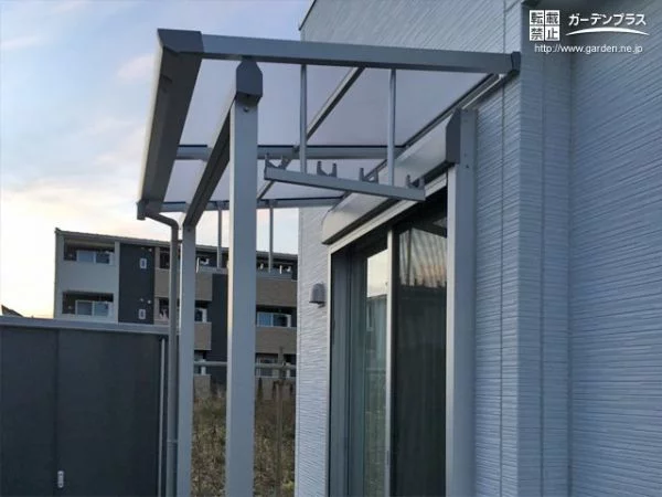 積雪被害でテラスポリカ屋根が破損してテラス屋根ポリカ交換工事四日市市にて
