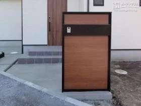 存在感のある門袖タイプの機能門柱[施工後]
