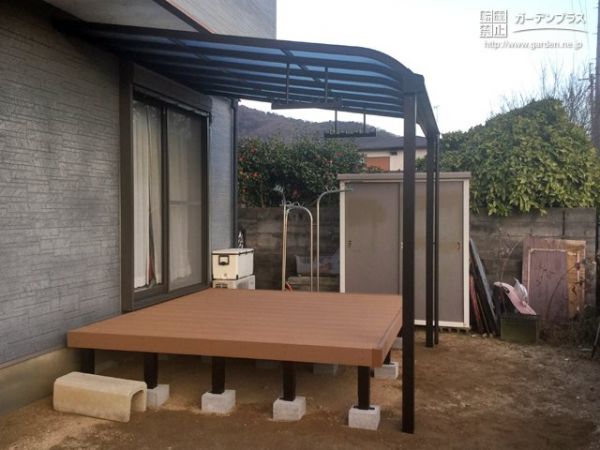 お洗濯物を楽々干せる大きなウッドデッキとテラス屋根の設置工事 No ウッドデッキの施工例 外構工事のガーデンプラス