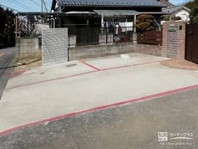 スリットの舗装や車止めでより使いやすい駐車スペースに[施工後]