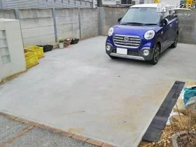 土間コンクリートで乗り降りしやすい駐車スペース[施工後]