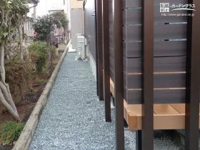 建物まわりは防草シート と砂利で雑草対策[施工後]