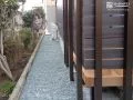 建物まわりは防草シート と砂利で雑草対策