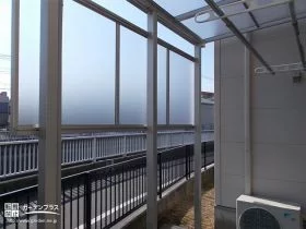 テラス屋根にパネルを設置して、明るく家事のしやすいテラスに[施工後]
