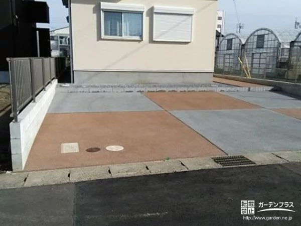 No.12425 市松模様の駐車スペースが個性的な新築外構工事[施工後]