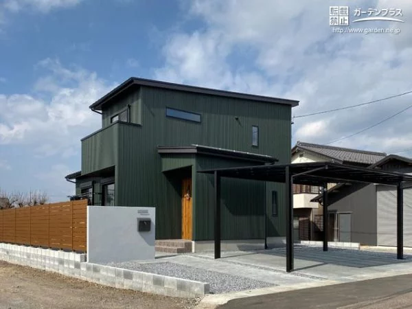 No.12434 ユーカリグリーンのお住まいに似合うナチュラルな配色の新築外構工事[施工後]