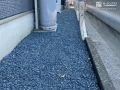 目の届きにくい犬走りを雑草対策