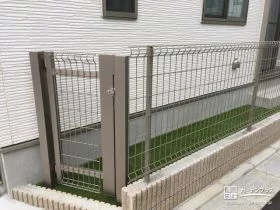 フェンスと統一感のある通用門を設置[施工後]