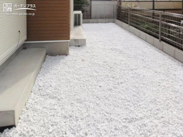 No.12637 爽やかで清潔感のあるお庭を作り上げる犬走りのリフォーム工事[施工後]