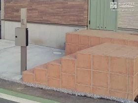 広さのある玄関ポーチ階段[施工後]