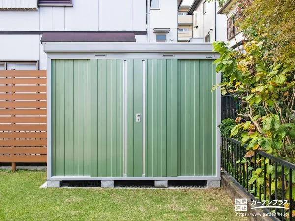 ガーデニング用品を収納できる大容量の物置(イナバ ネクスタ オリーブグリーン)