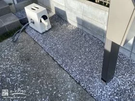 犬走りやアプローチ脇も雑草対策[施工後]