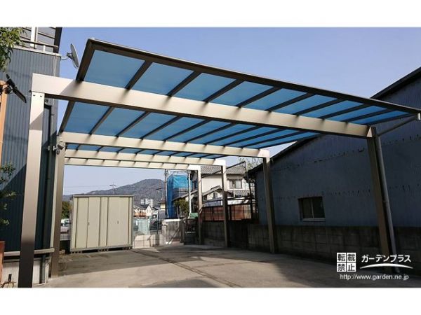 梁を延長して屋根の広さをめいっぱい活かしたカーポート設置工事 No 駐車スペースの施工例 外構工事のガーデンプラス 梁を延長して屋根の広さをめいっぱい活かしたカーポート設置工事 No 駐車スペースの施工例 外構工事のガーデンプラス