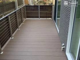 お部屋が広がったように感じられる大きなウッドデッキ[施工後]