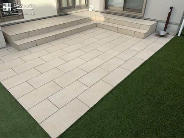 上品なのに暮らしやすいタイルを使ったお庭リフォーム工事 (No.12812) / テラスまわりの施工例 | 外構工事のガーデンプラス
