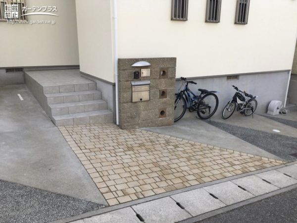 上品なのに暮らしやすいタイルを使ったお庭リフォーム工事 (No.12812) / テラスまわりの施工例 | 外構工事のガーデンプラス