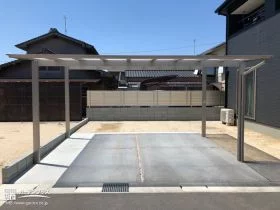 お庭をすっきり見せるカーポート[施工後]