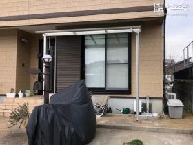 自転車を置けるようテラスに屋根を設置[施工後]