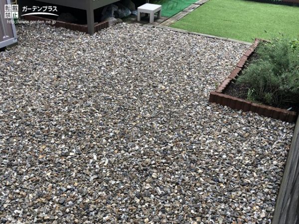 雑草対策と共に水はけも改善したお庭リフォーム工事 No 雑草対策 防犯砂利の施工例 外構工事のガーデンプラス