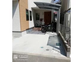 駐輪スペースを設けてアプローチをすっきりした印象に[施工後]