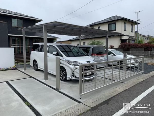 カーゲート付きでしっかりお車を守る駐車スペース