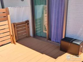 室内から段差なく行き来できるウッドデッキ[施工後]