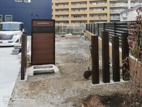 植栽とも相性の良い角柱や機能門柱[施工後]