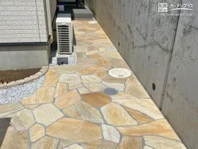 アプローチを華やかに彩る乱形石[施工後]