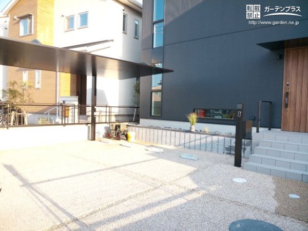 こだわりデザインのエクステリアでモダンに演出する新築外構工事 No 駐車スペースの施工例 外構工事のガーデンプラス