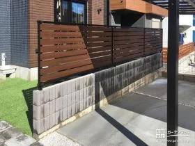 お庭と駐車スペースを区切る境界フェンス[施工後]