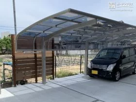 奥行きのある駐車スペースにおすすめの縦連棟タイプのカーポート[施工後]