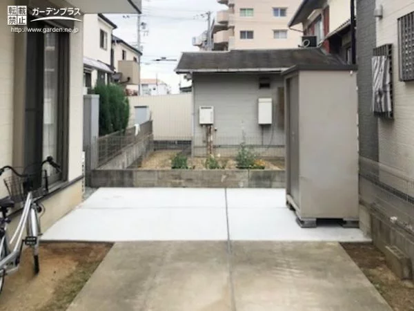 No.13110 外の犬小屋にいるワンちゃんのための主庭のリフォーム工事