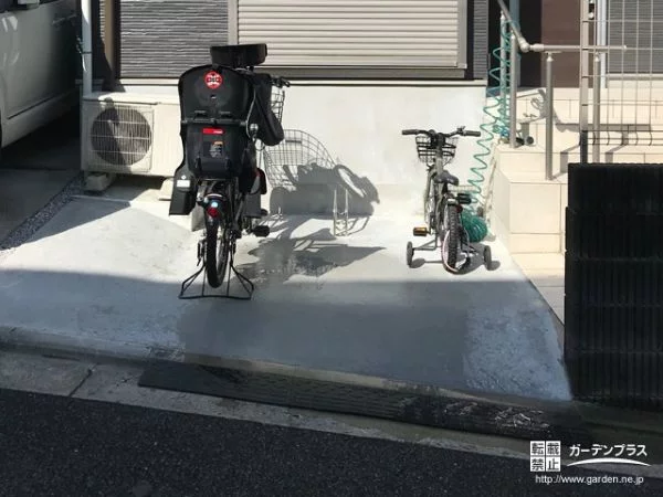 自転車をまっすぐ停められるよう勾配に配慮した駐輪スペース工事