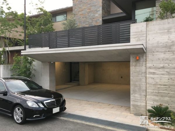 使いやすさと防犯性を備えた掘り込み式車庫リフォーム工事 No 駐車スペースの施工例 外構工事のガーデンプラス