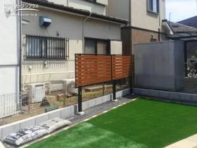 おしゃれな木目調の目隠しフェンス[施工後]
