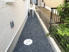 防犯対策も兼ねた砂利敷きの犬走り[施工後]