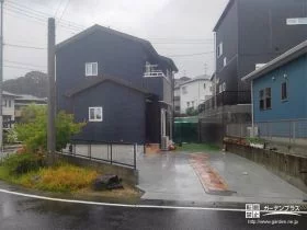 境界を美しく彩る格子デザインのフェンス[施工後]