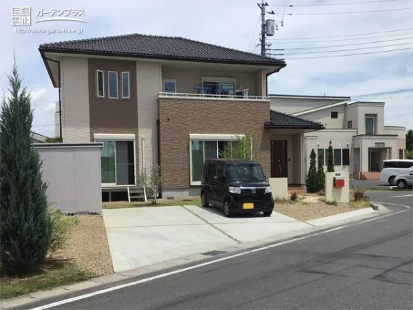 No.13559 雨の日も足元の汚れが気にならない駐車スペースのリフォーム工事[施工後]